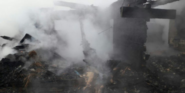Зранку на Рівненщині до тла згорів будинок, власника знайшли мертвим на згарищі (ФОТО)
